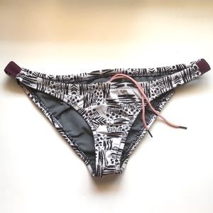 Jolyn European swim bottoms size L